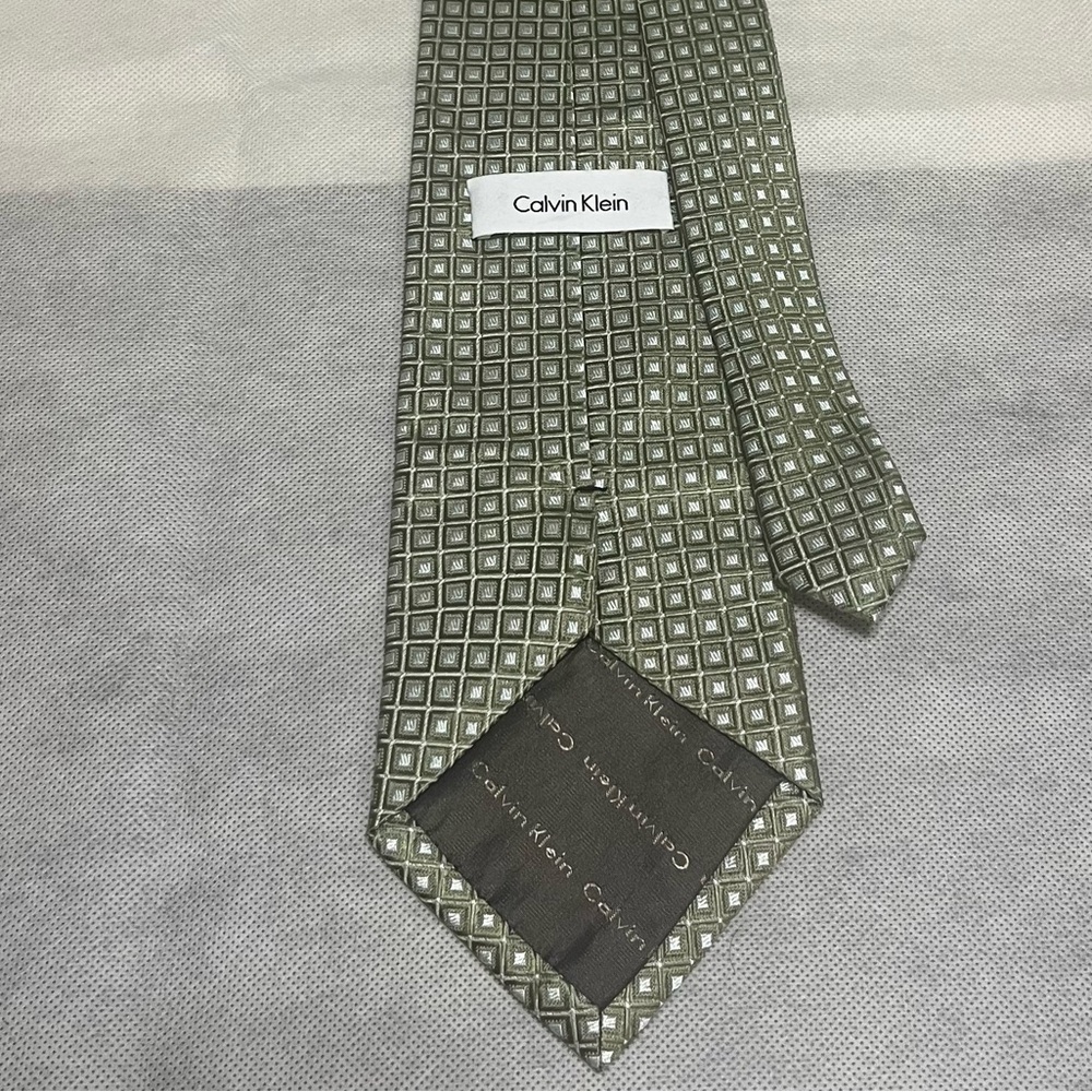 Calvin Klein Green Geometric Men’s Necktie Dress Tie